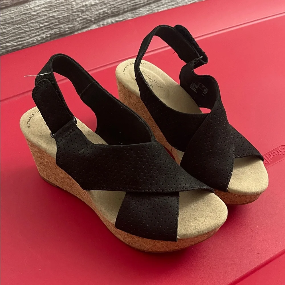 Clarks Black Wedge Sandals - Picture 1 of 1